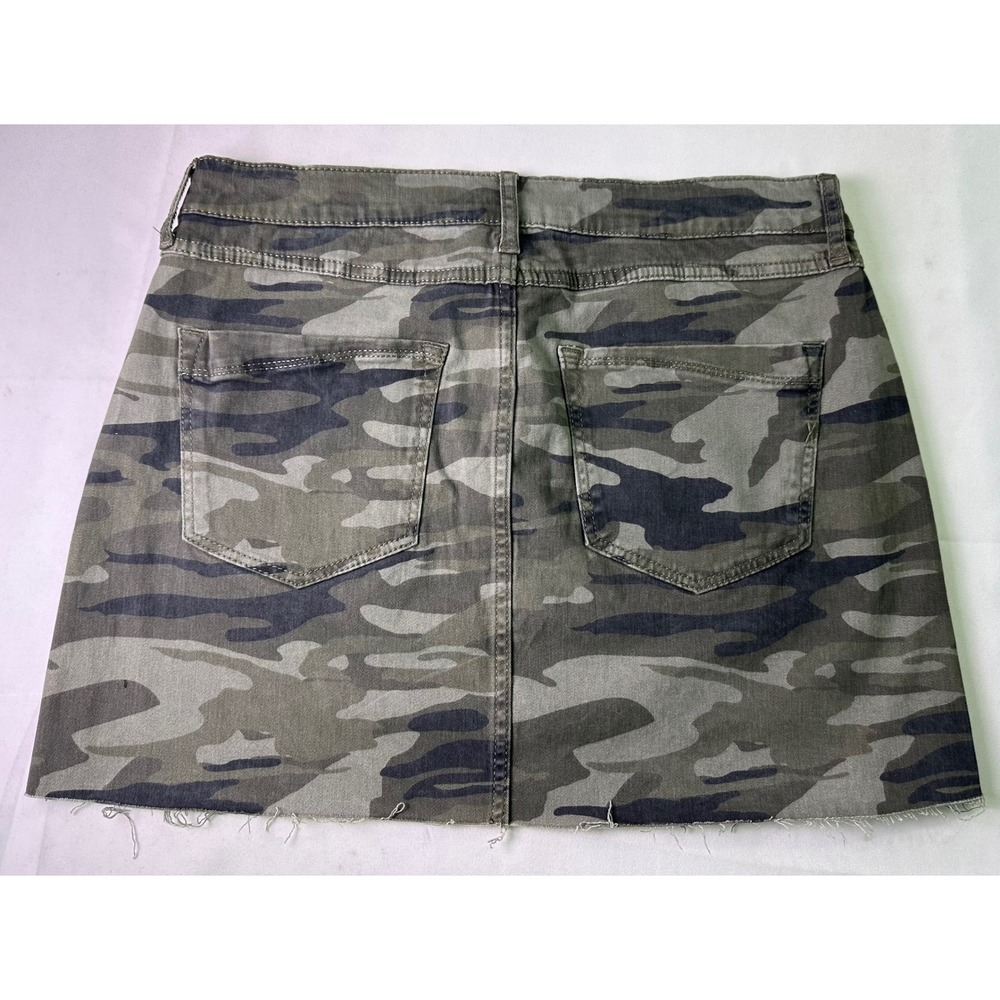 Express Camo Denim Mini Skirt Women Sz 6 Raw Hem Stretch Retro Y2K Cargo Utility - Picture 2 of 7